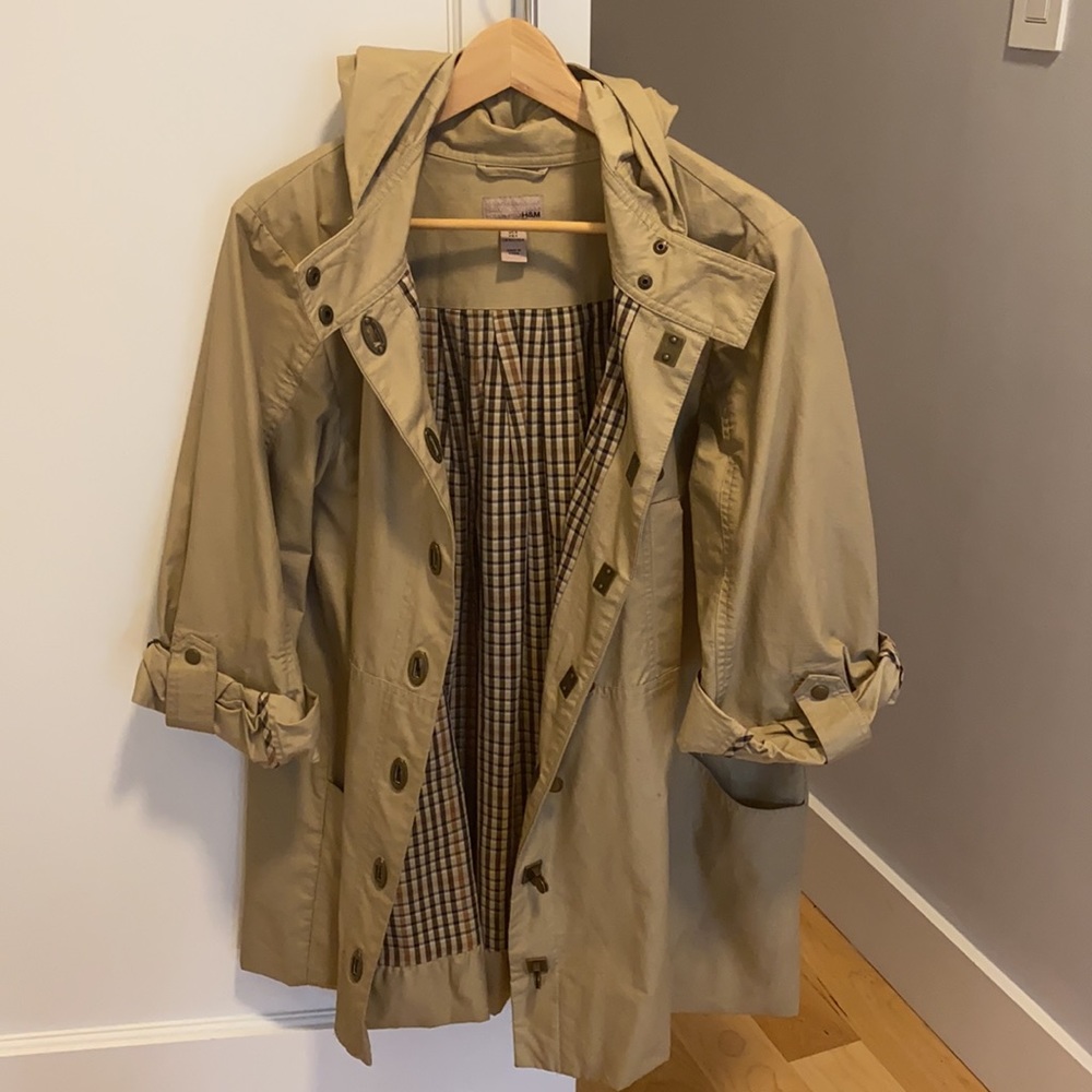 H&M Metal Turnlock Button Beige Hooded Raincoat